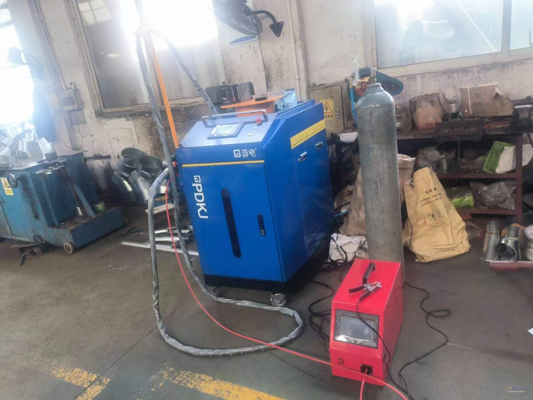 Sinklənmiş təbəqənin egzoz kanalının birləşdirilməsinin k&uuml;nc qaynaqları &uuml;&ccedil;&uuml;n uyğundur